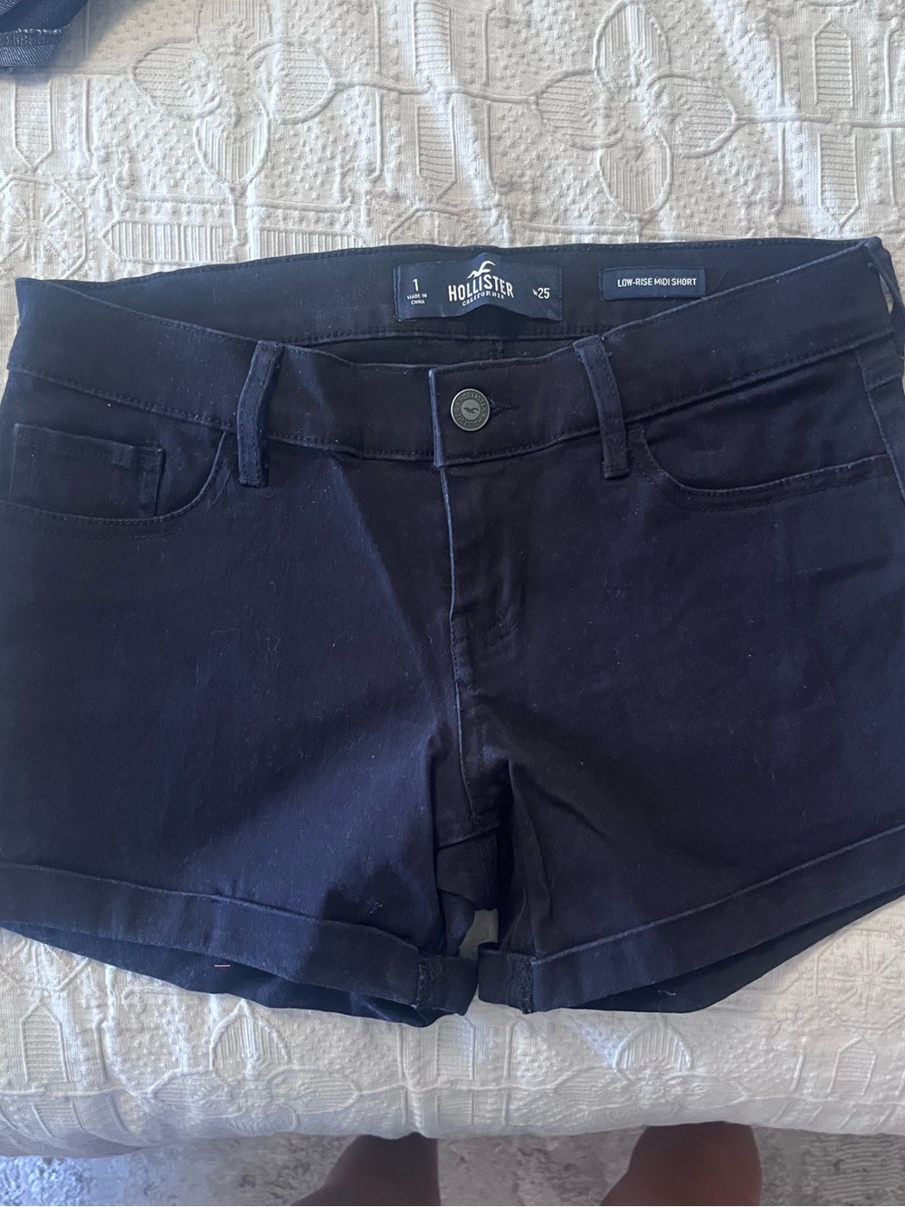 Hollister Black Low-Rise Roll Cuff Jean Shorts